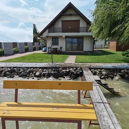 Appartamento Fonyodi Vizpart Apartman, Beachfront